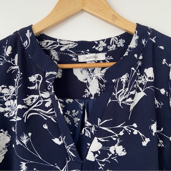 MANDEE NAVY/WHITE FLORAL VNECK TOP/BLOUSE WITH TULIP CAP SLEEVES,MEDIUM - Picture 5 of 12